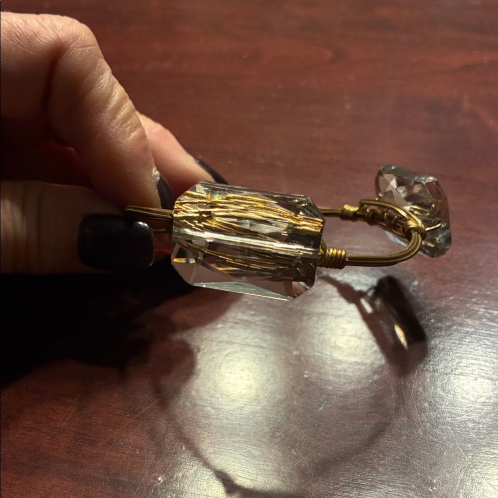 Elegant Gold and Crystal Bracelet